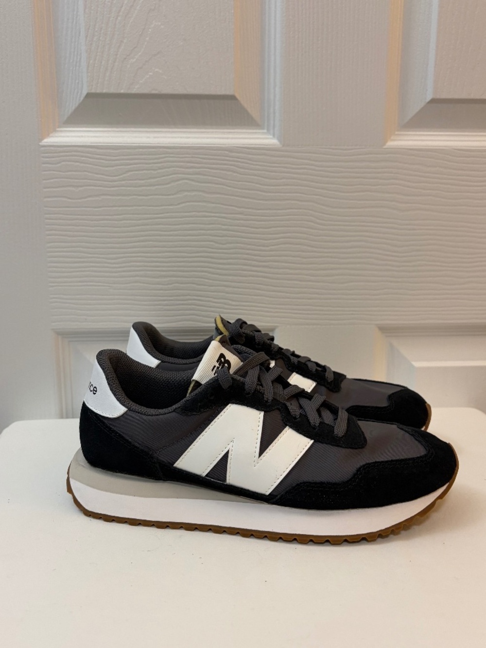 New Balance 237 Women's Size 9.5 Black Magnet Sea Salt Gum Sneakers WS237NB